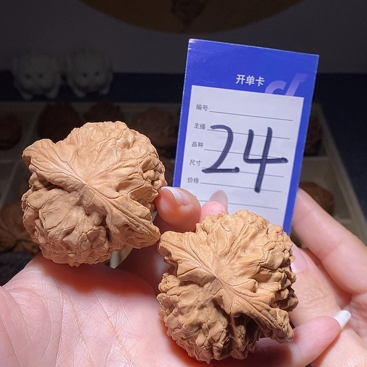 文玩核桃把件龙鼎54左右