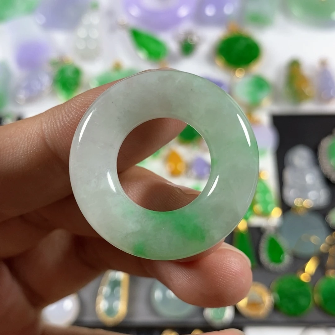 翡翠颈饰未镶嵌翡翠