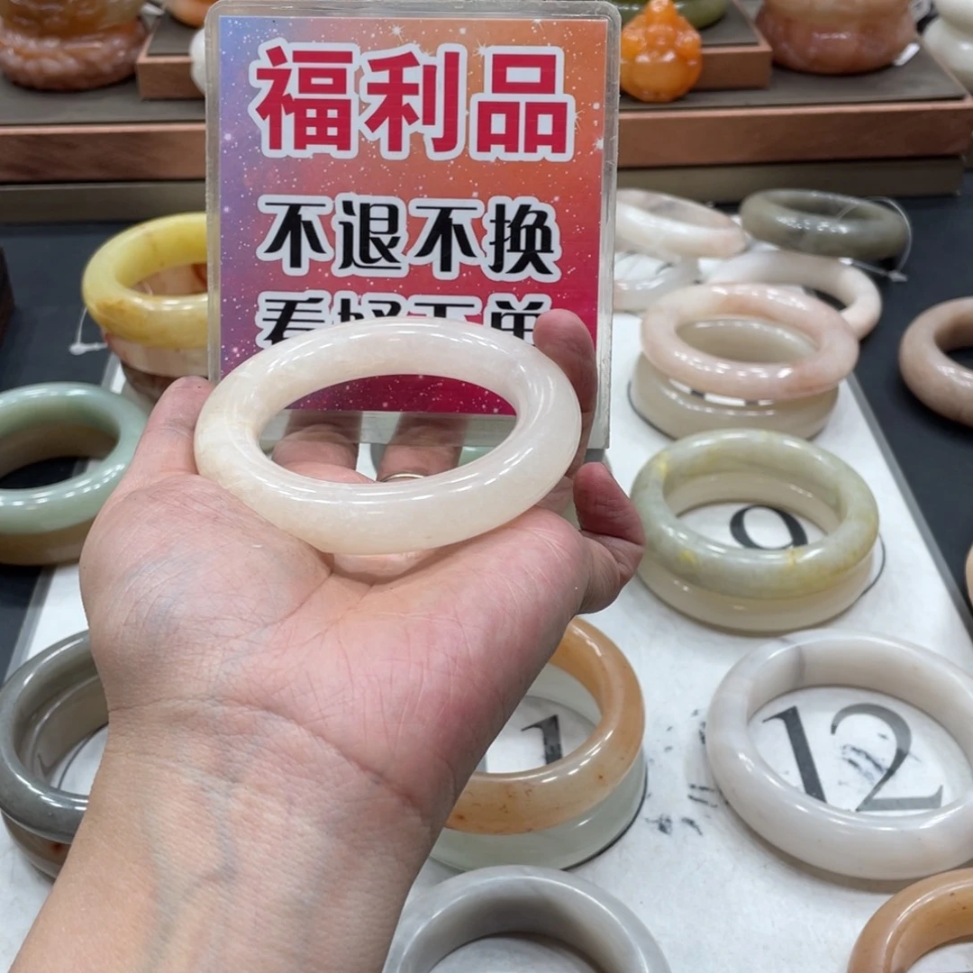 一***鱼石英质玉未镶嵌手镯