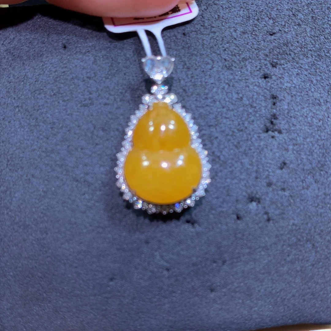 翡翠18K金镶嵌颈饰翡翠