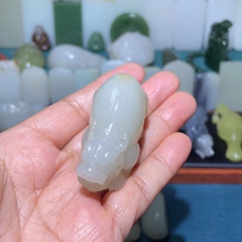 逗***圈未镶嵌和田玉挂件