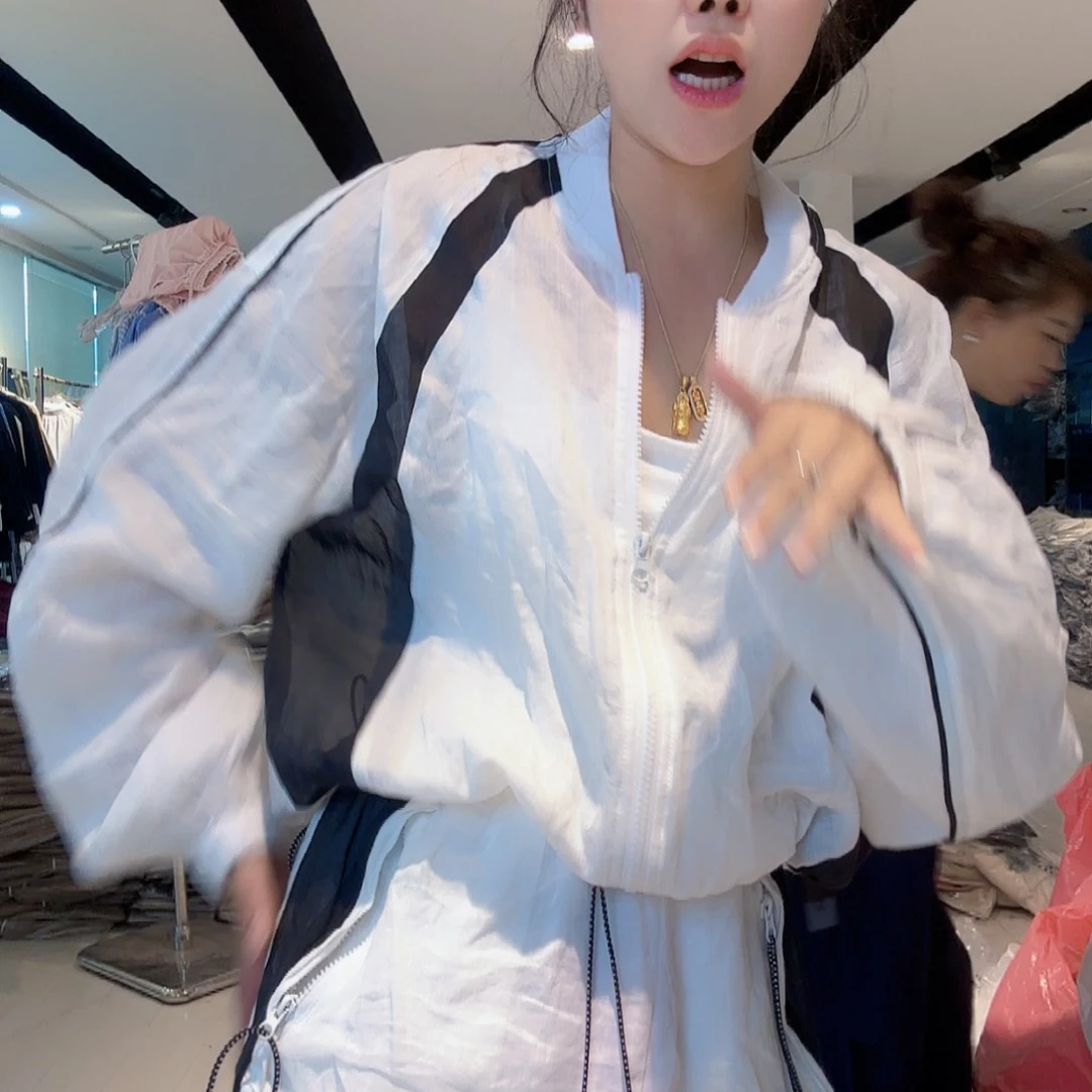 大码白色套装135斤