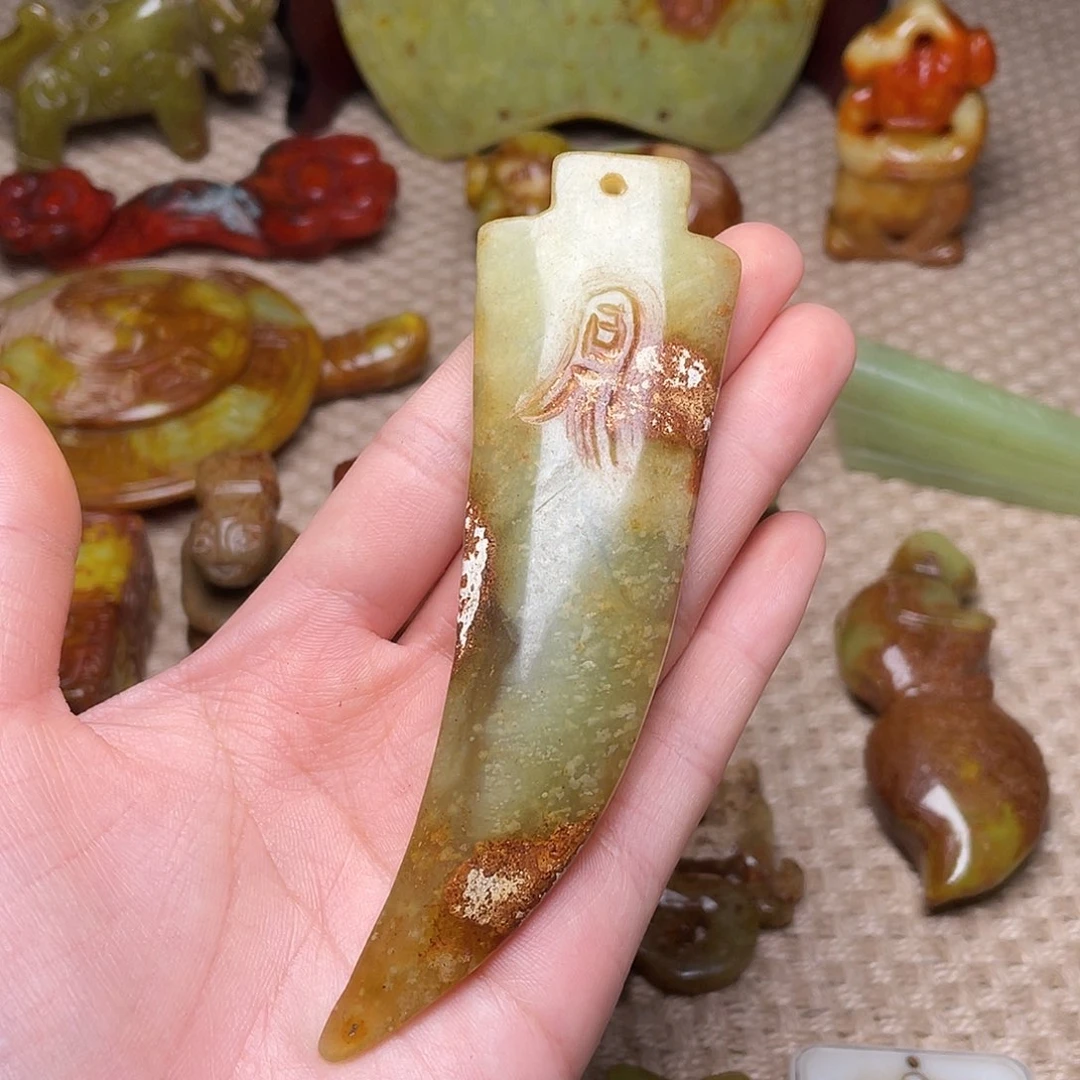 蛇纹石玉未镶嵌颈饰