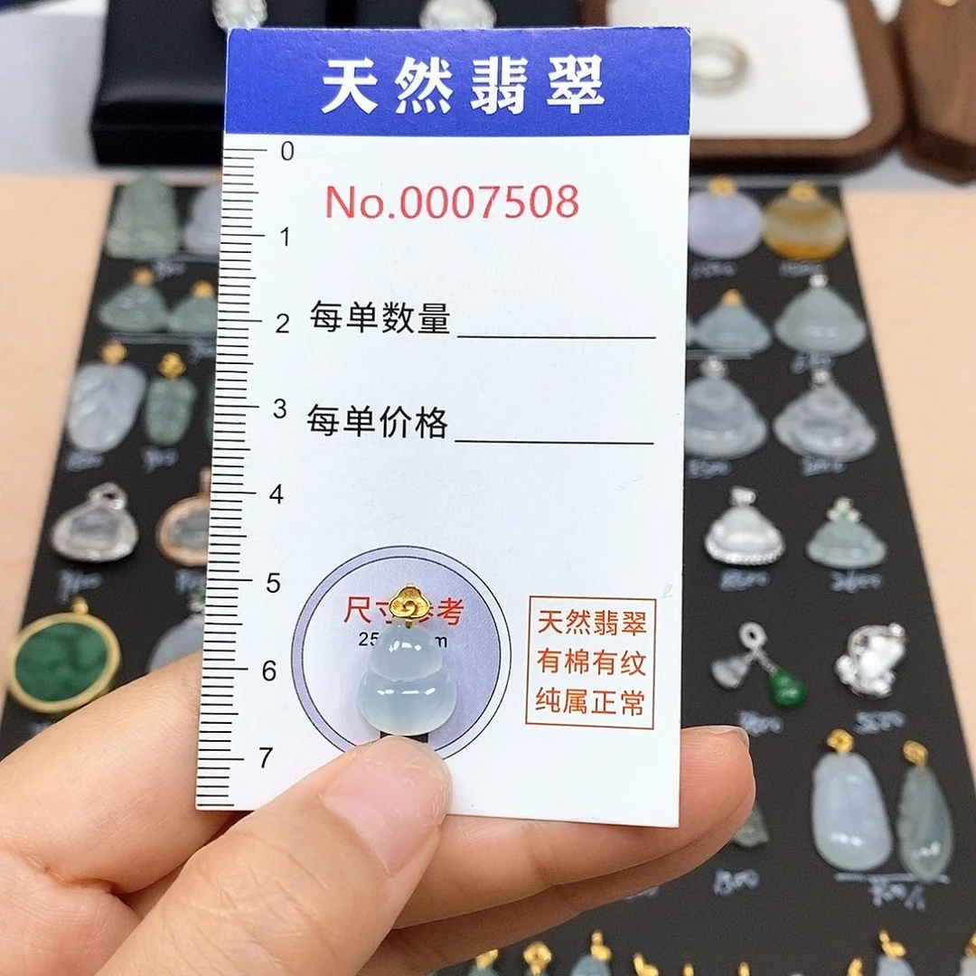 翡翠18K金镶嵌吊坠(不含链)是**吖