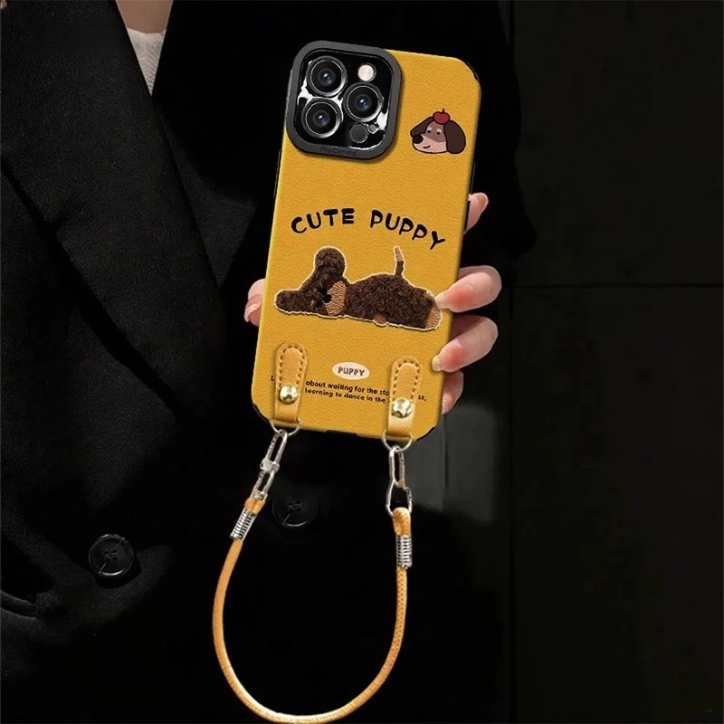 姜黄色刺绣小狗适用苹果17/16手机壳oppo华为vivo小米复古小羊皮