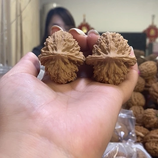 文玩核桃吊坠人*初皇冠狮子头