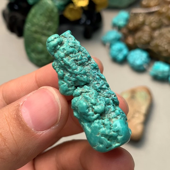 绿松石未镶嵌颈饰