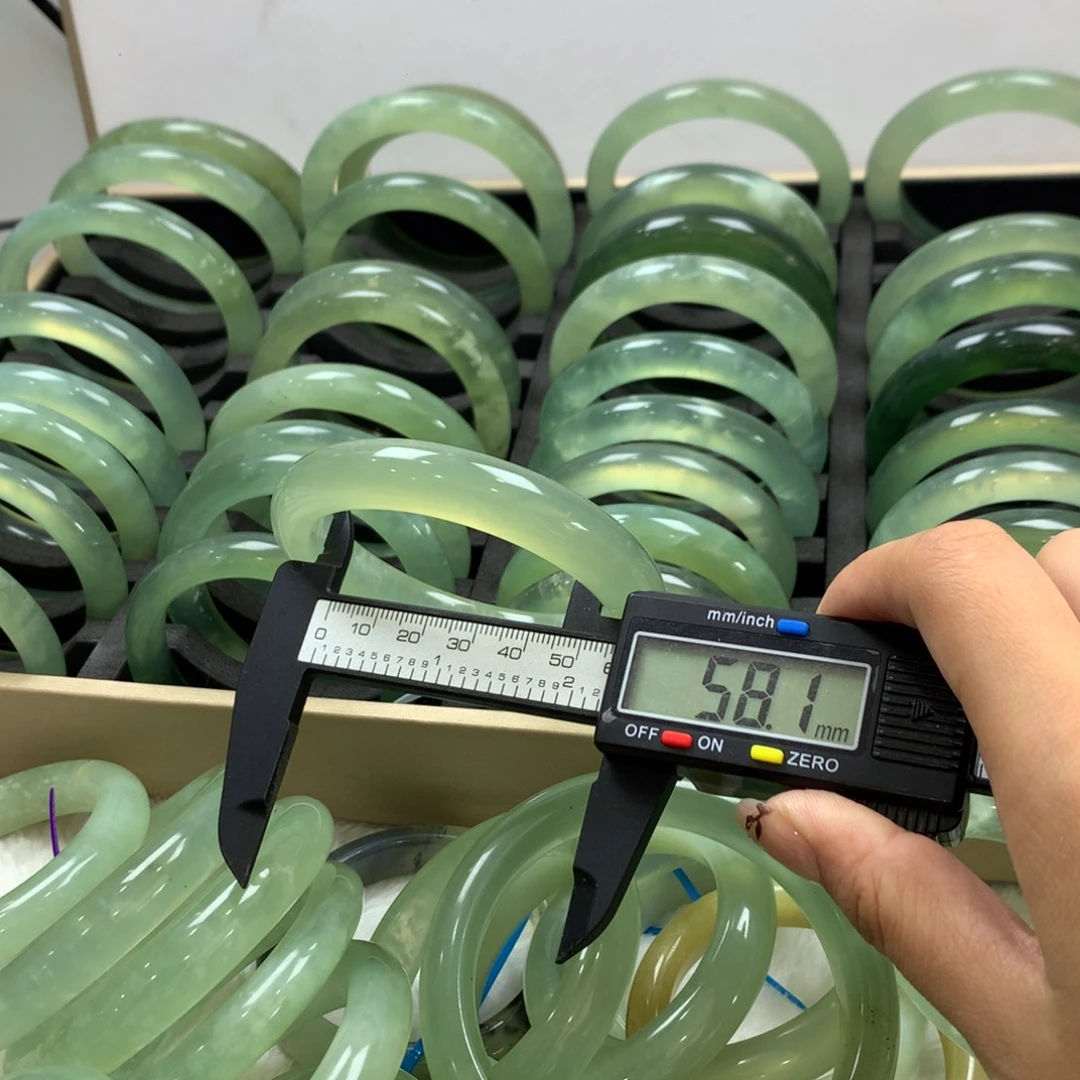 蛇纹石玉未镶嵌手镯244