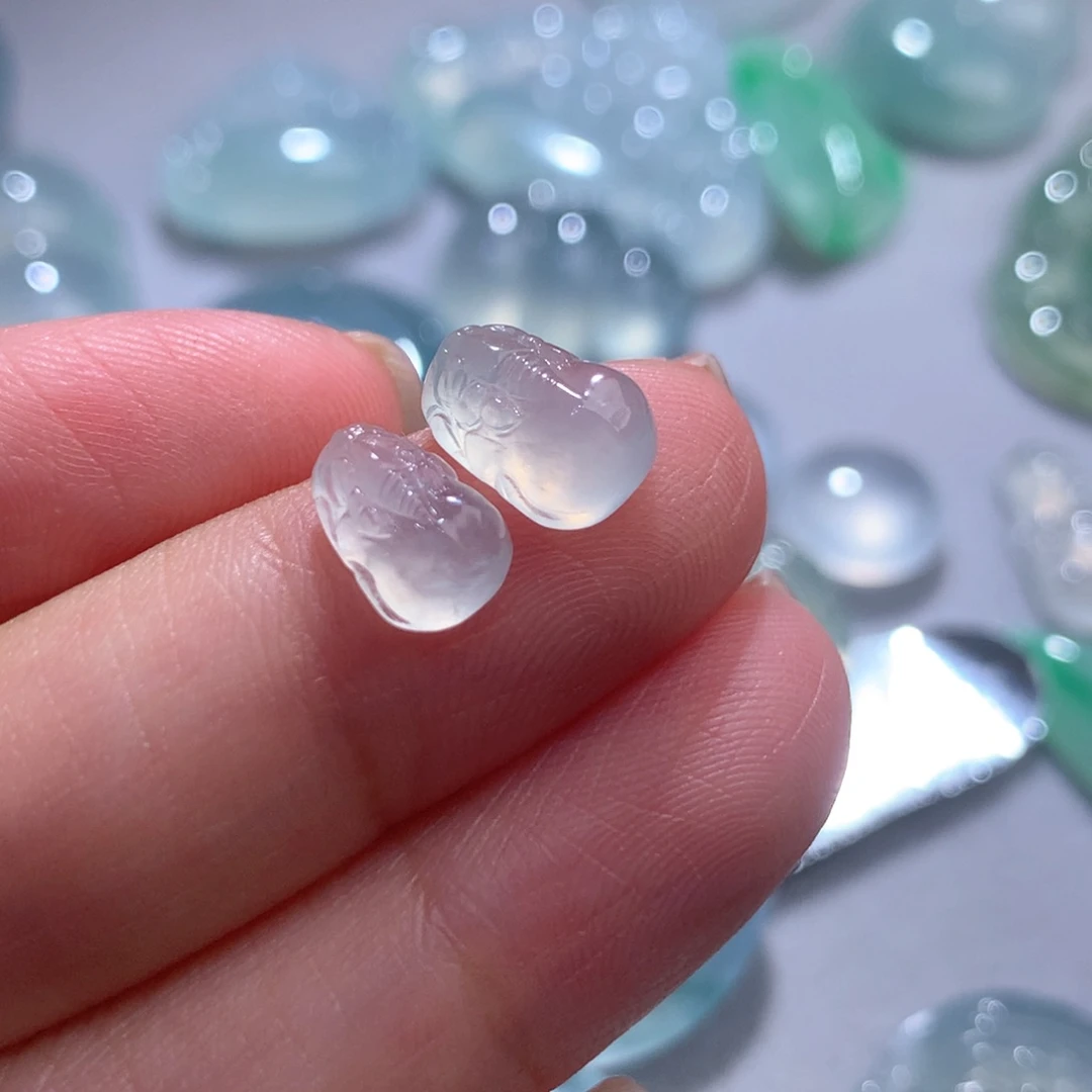 翡翠未镶嵌颈饰缅甸