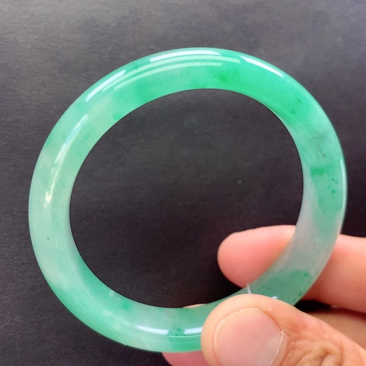 未镶嵌手镯石英质玉