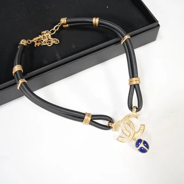 Chanel 埃及甲壳虫双C吊坠项链