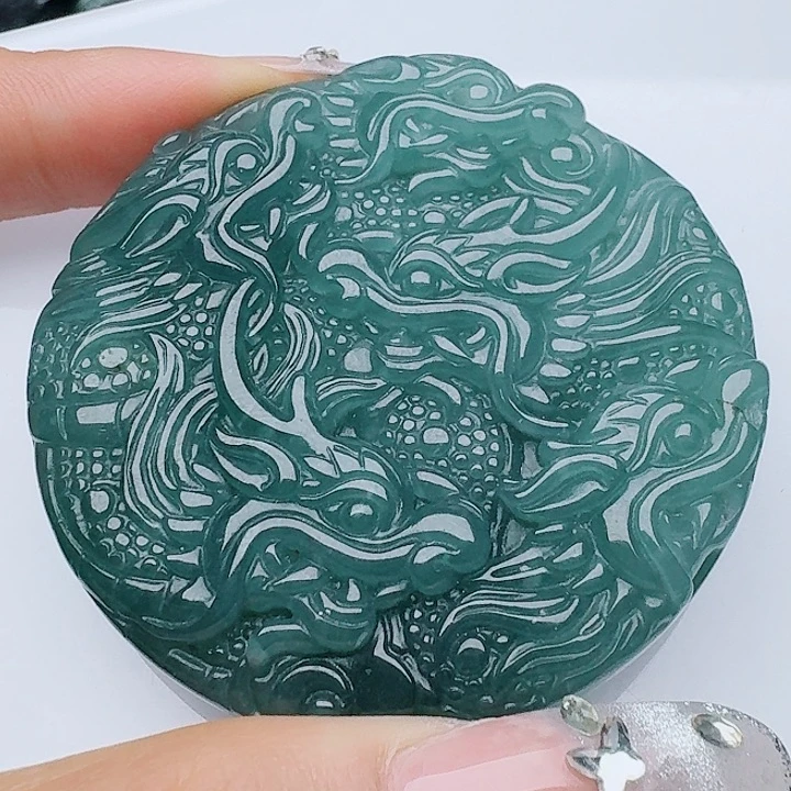 翡翠未镶嵌颈饰多样性发其一