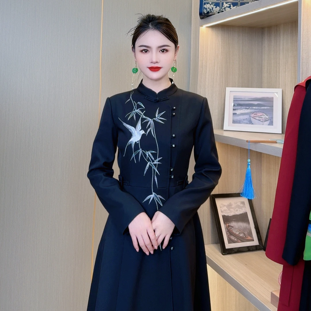 鑫-高风亮节~2025早春新中式圆领盘扣竹叶刺绣伞状连衣裙25199