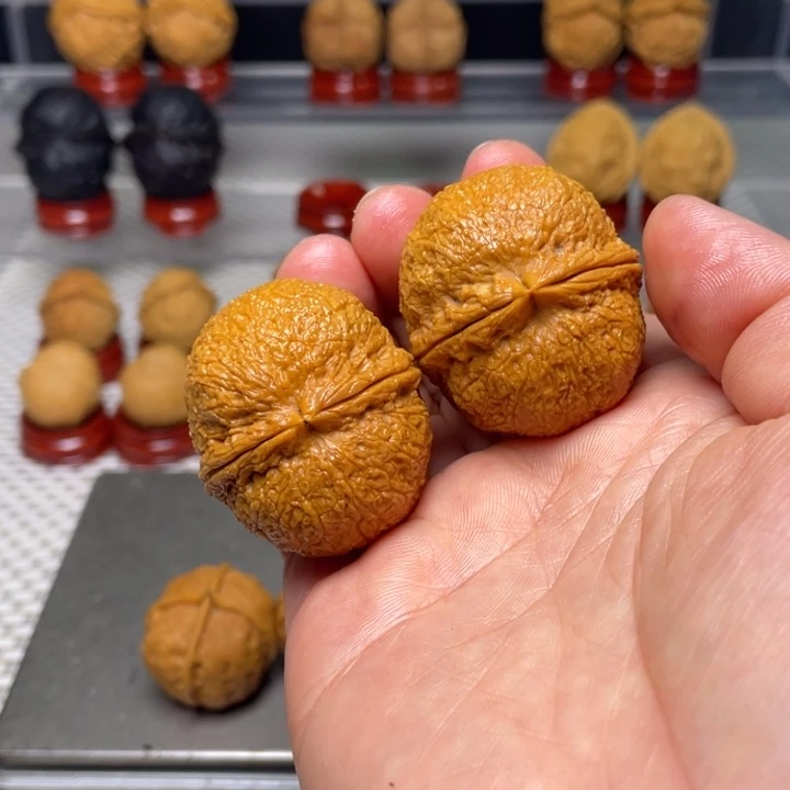 文玩核桃把件23铁绣球