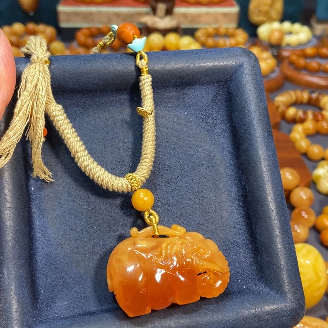 琥珀吊坠(赠链)未镶嵌