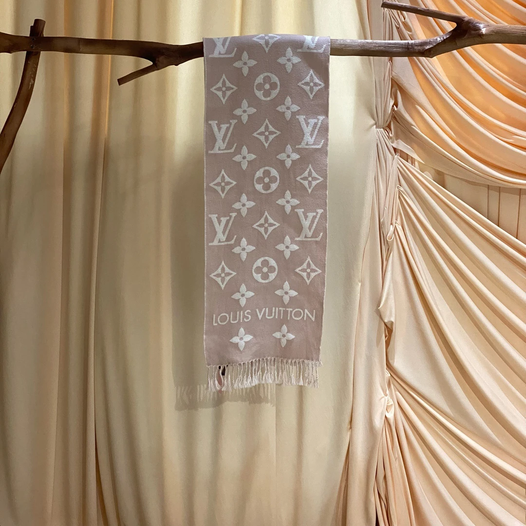 99新 LouisVuitton/路易威登 老花满印羊毛围巾/170*34cm/39138