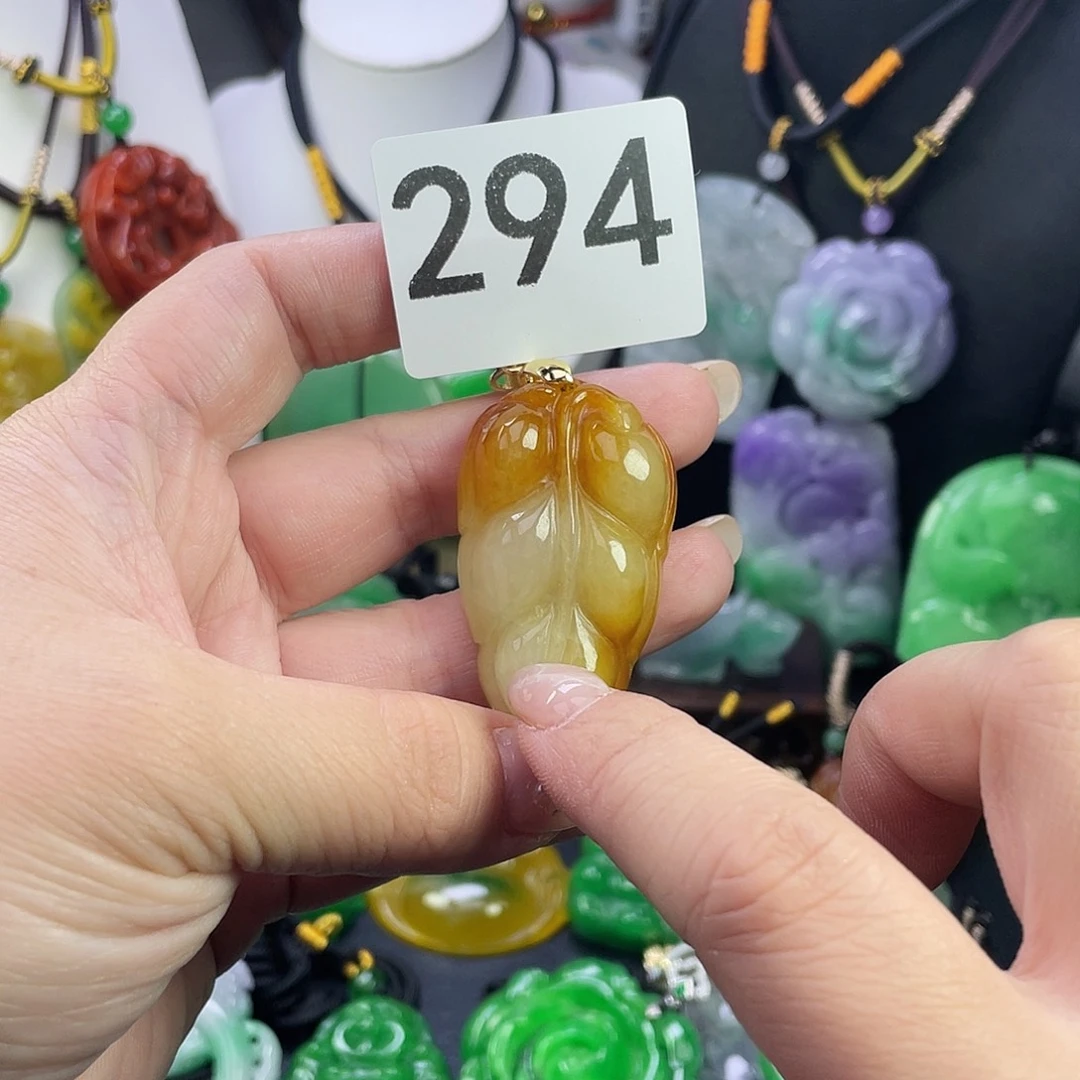 翡翠未镶嵌吊坠(赠链)
