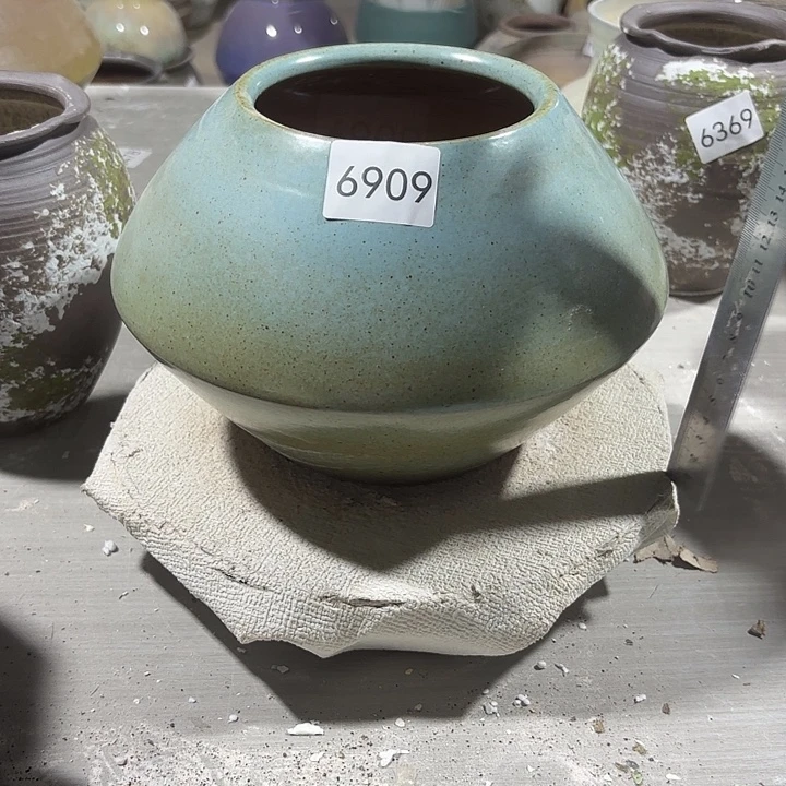 摆件高17，口11，有孔，瑕疵处理，6909