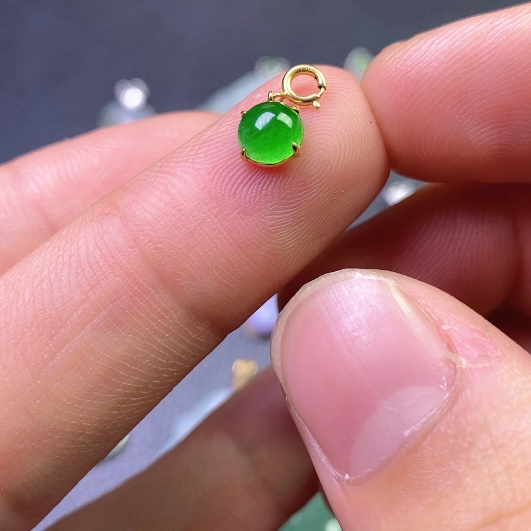 颈饰18K金镶嵌翡翠
