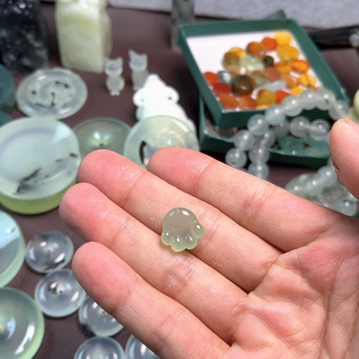 蛇纹石玉未镶嵌挂件