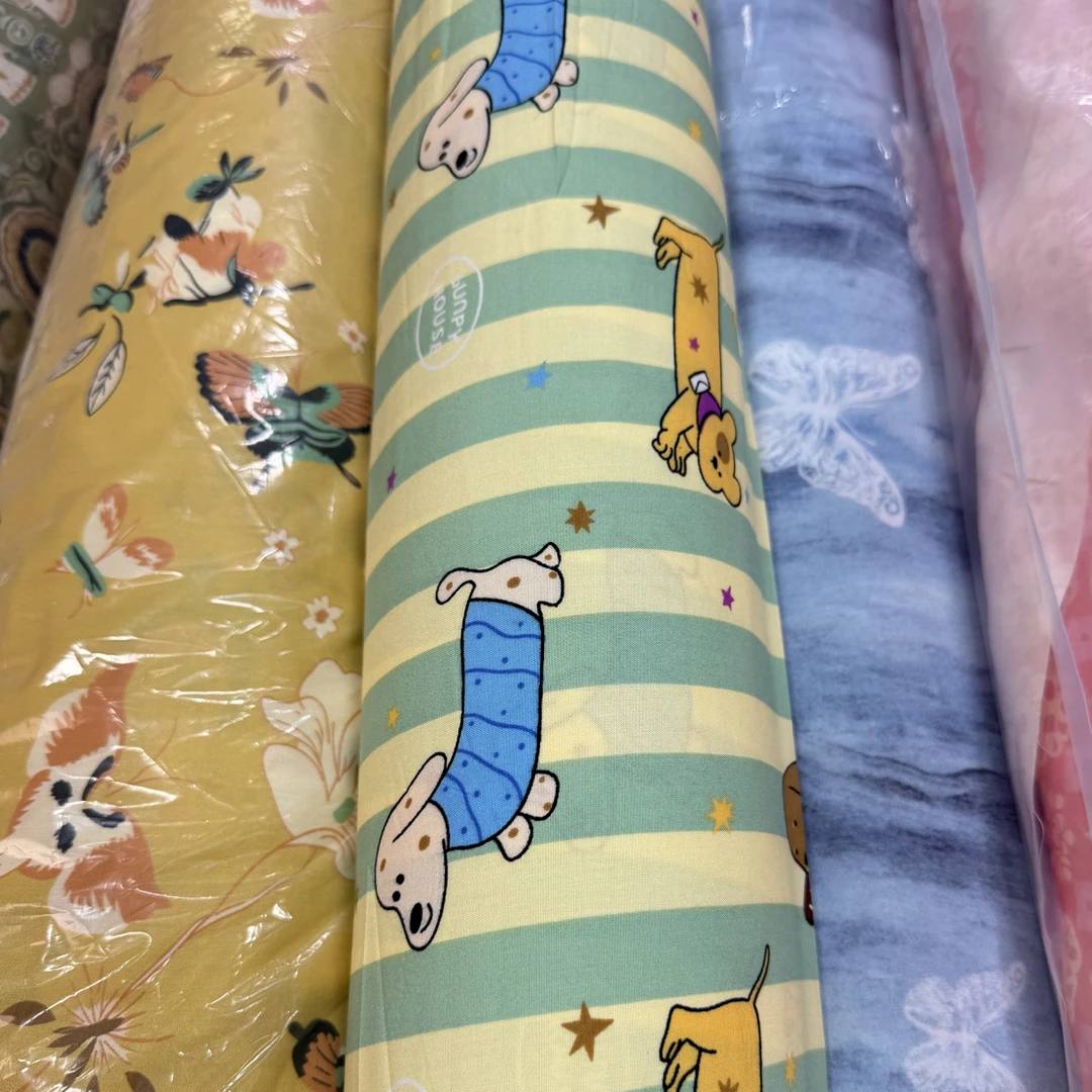 【线条小狗(云柔缎)】棉绸布料,轻微晕染瑕疵多给10%布料,尺寸±10cm