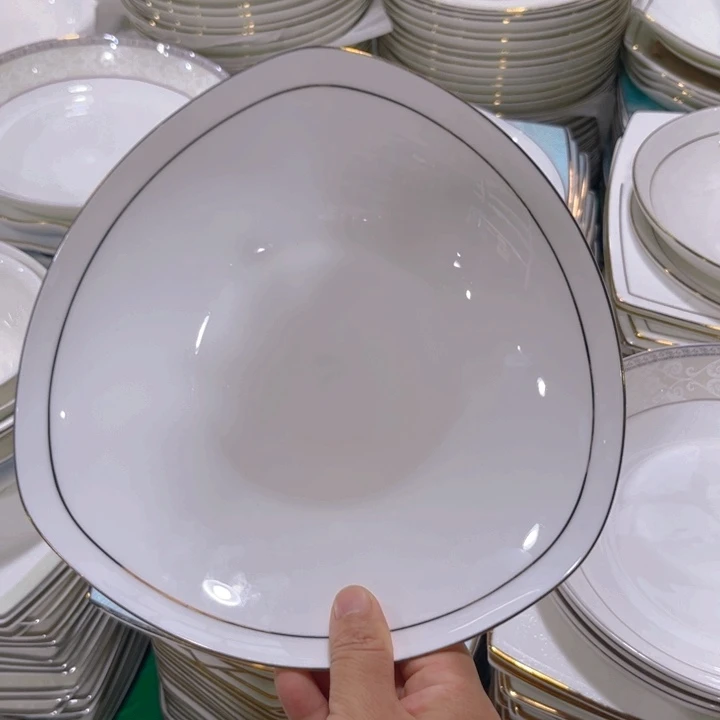 瓷片八寸三角深盘微瑕两个