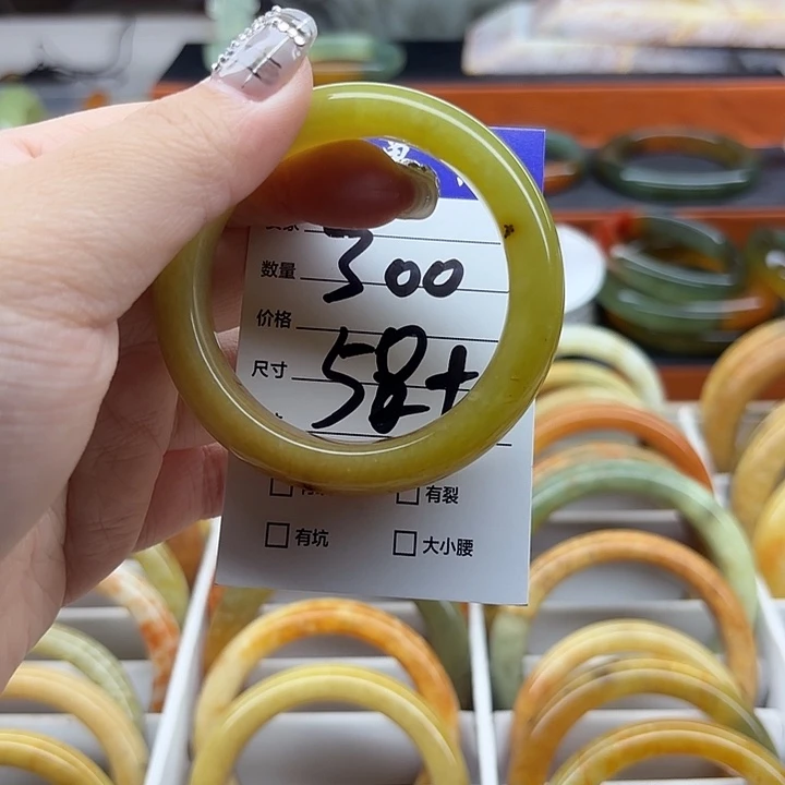 蛇纹石玉未镶嵌手镯（圆镯）