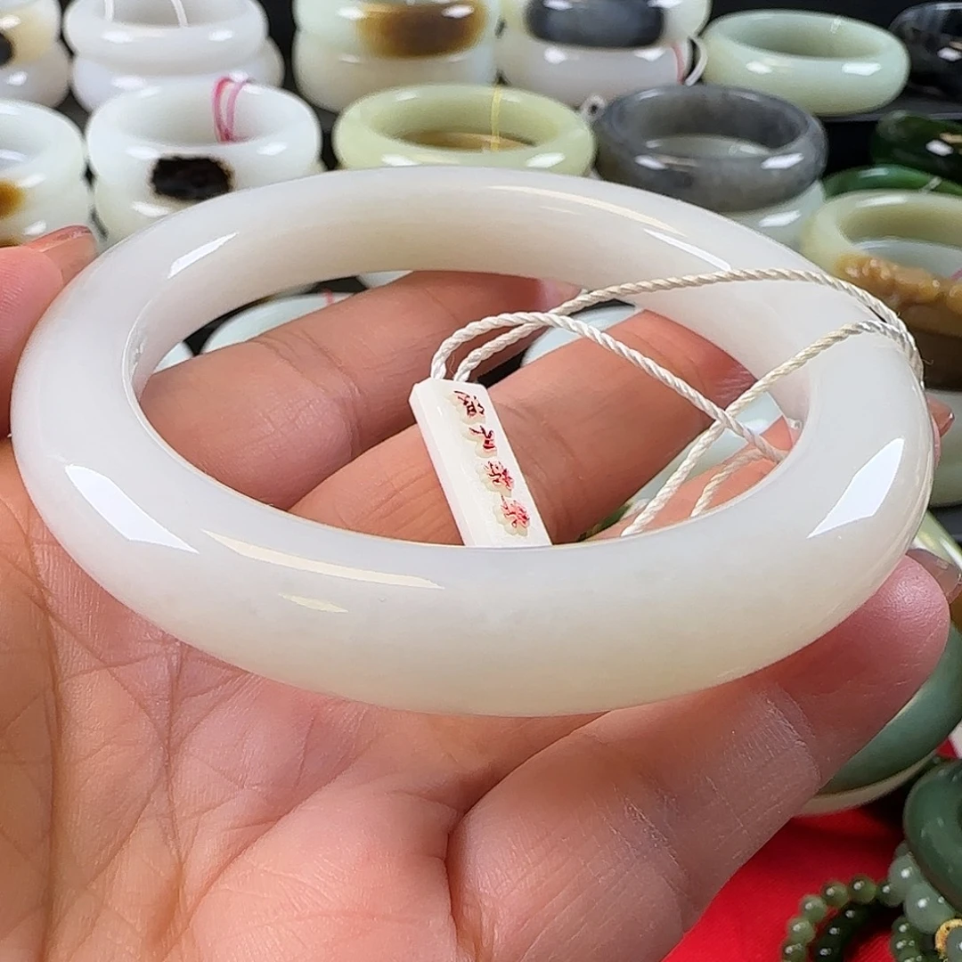 和田玉未镶嵌手镯