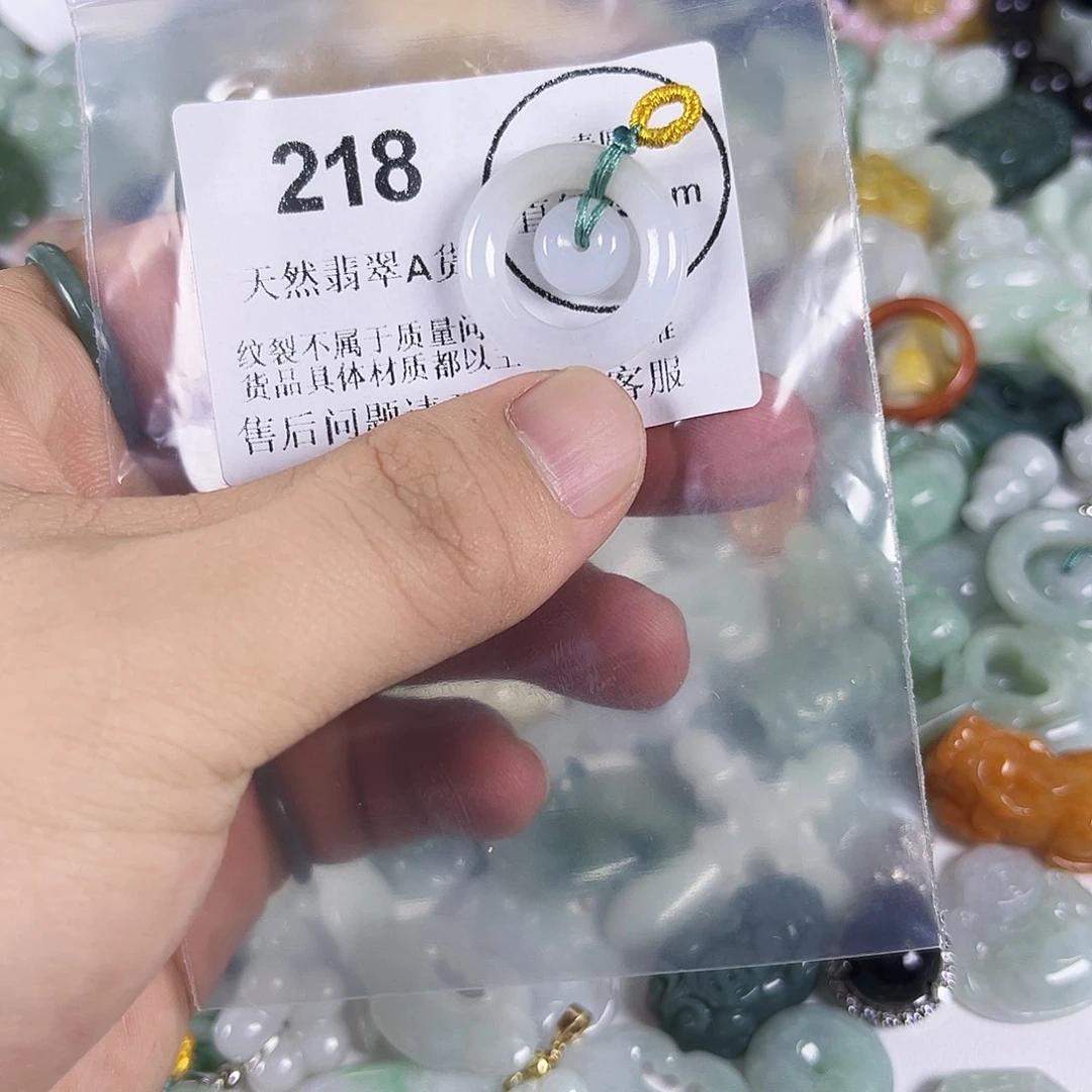 翡翠未镶嵌颈饰hhh