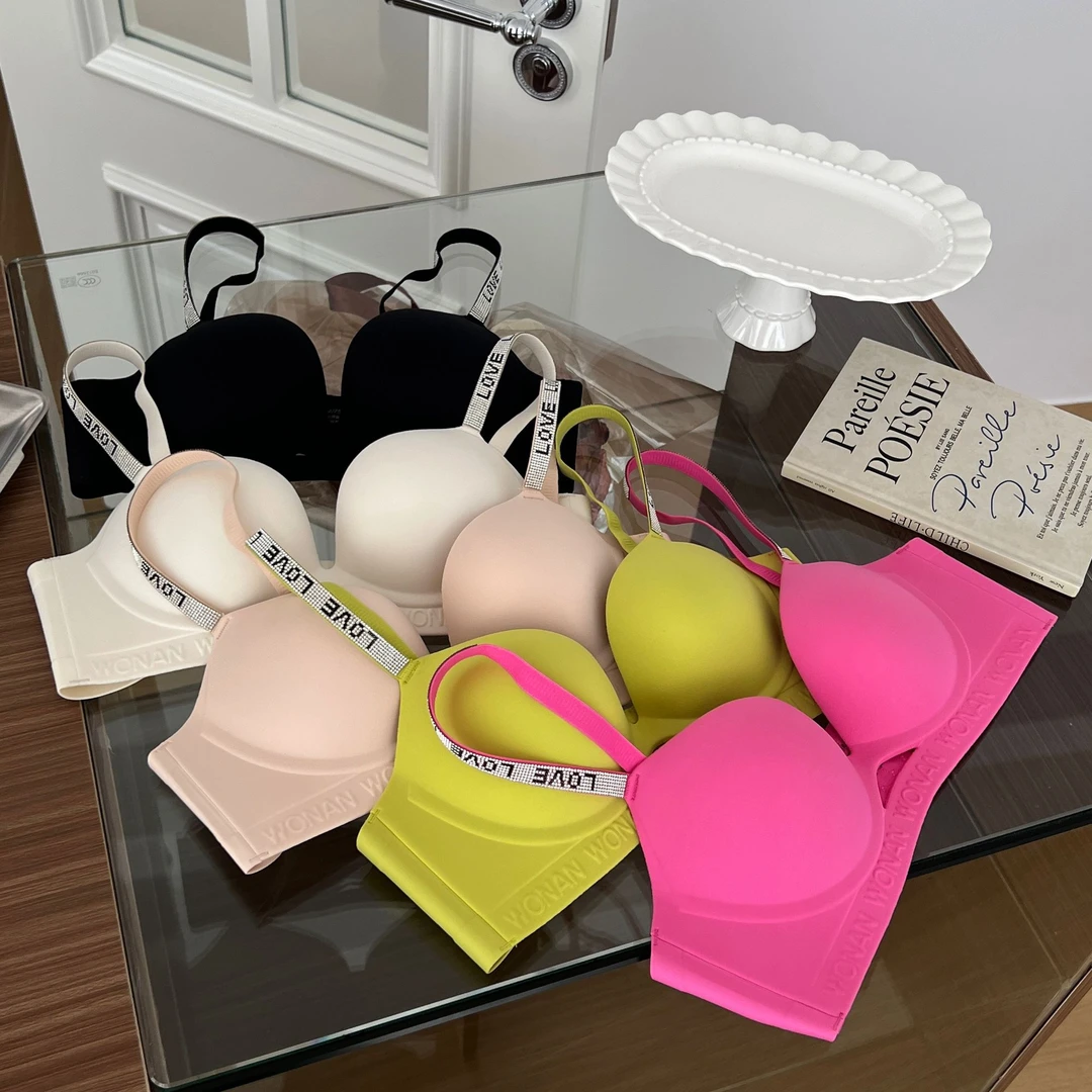 珍媚姿甜酷女高·爆闪奥钻提拉小胸聚拢显大立体无痕光面少女内衣