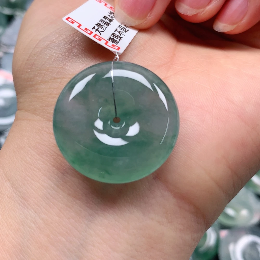 翡翠未镶嵌颈饰一**菜天然翡翠