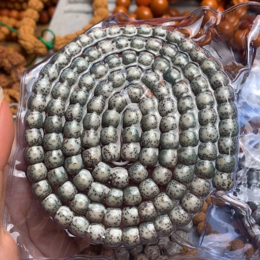 绿幽灵星月菩提108*8mm脖挂精挑阴皮石玉料原海南星月