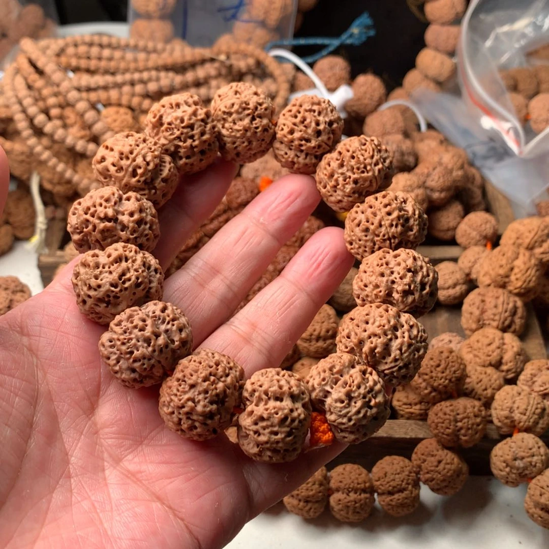 这****金刚菩提手串25左右镂空蜂王超头