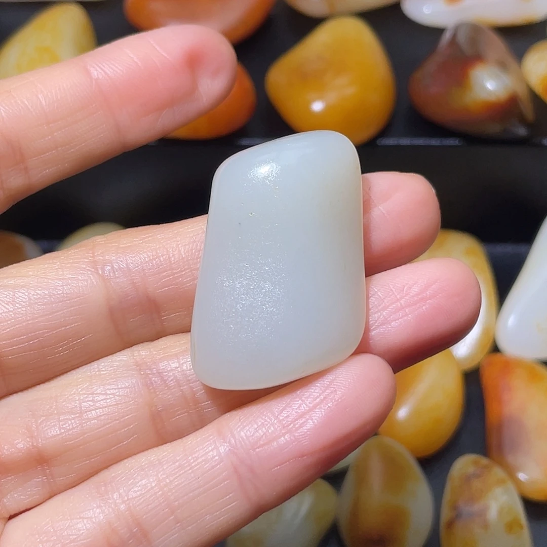 雨***萧和田玉未镶嵌颈饰17.1g