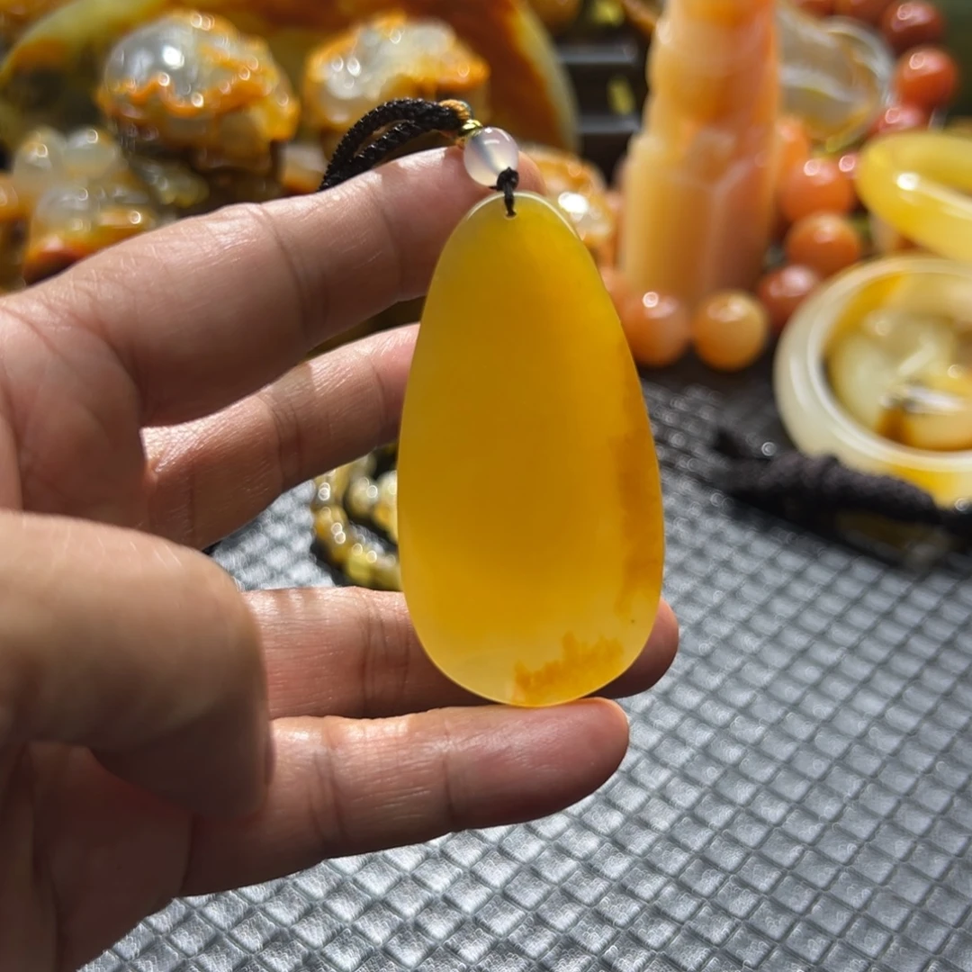 石英质玉未镶嵌颈饰