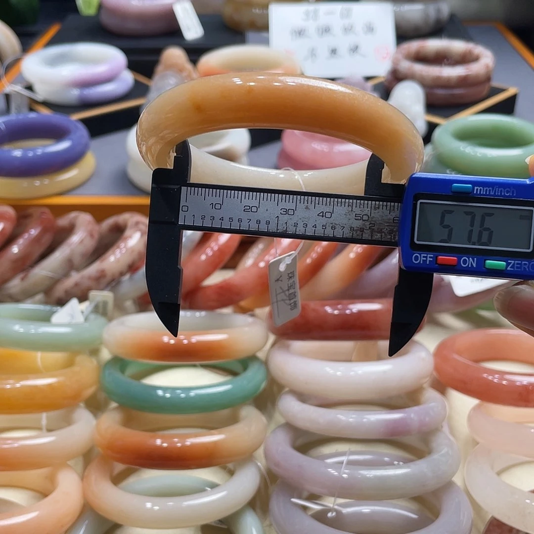 未镶嵌手镯石英岩玉