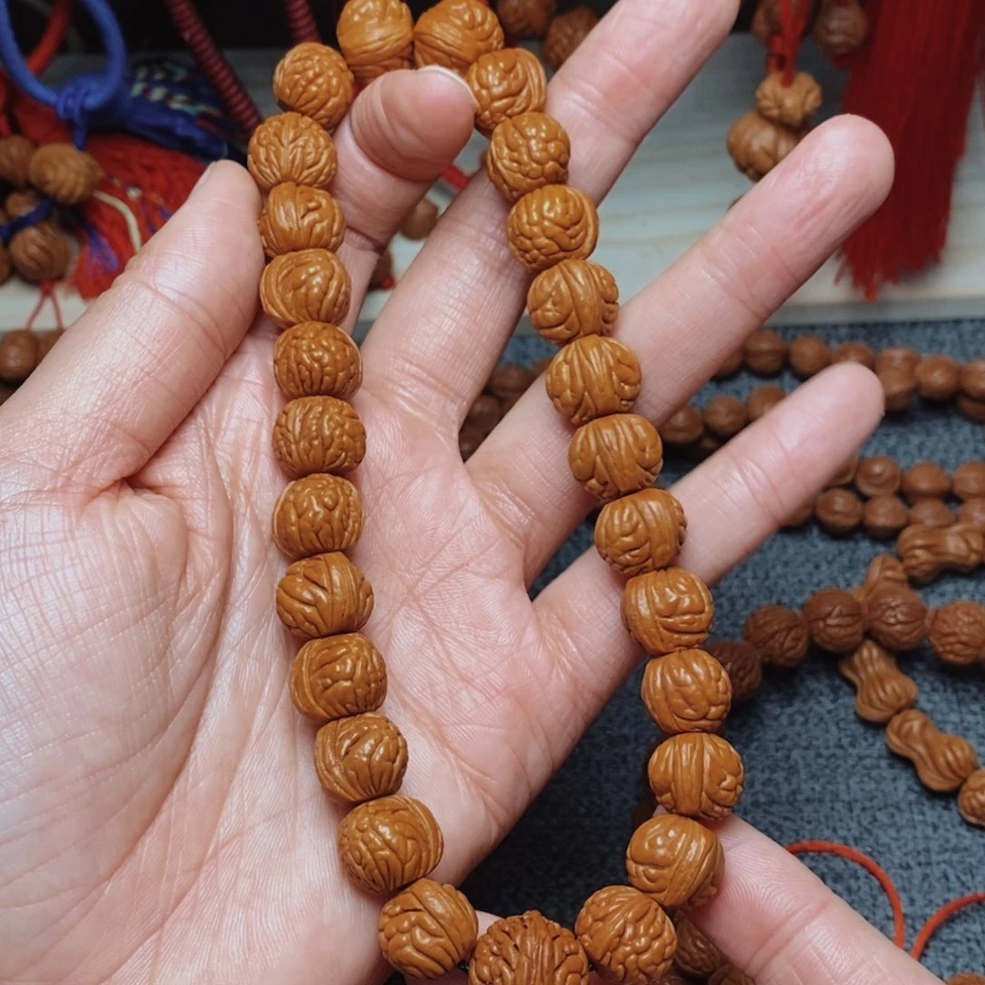 吊坠桃核桃枭手持1