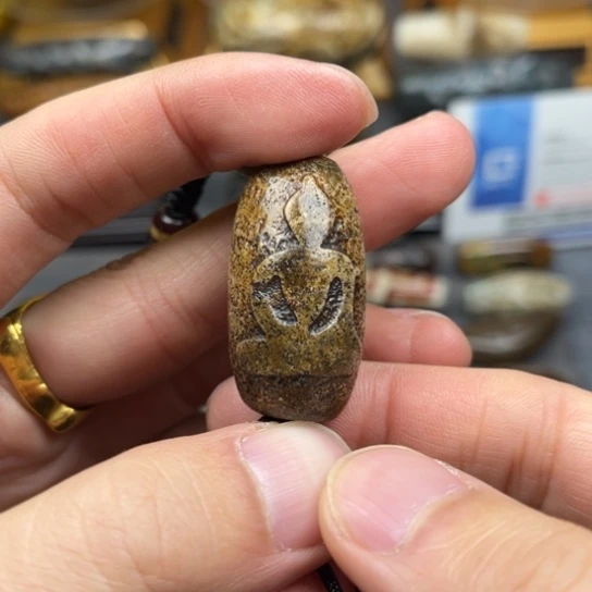 丽***娜玛瑙/玉髓未镶嵌颈饰