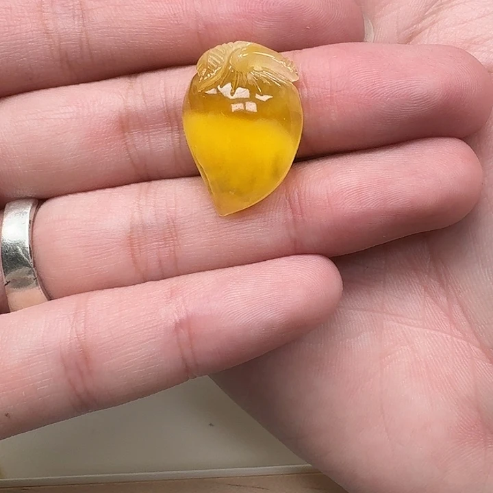 琥珀未镶嵌颈饰 蜜蜡