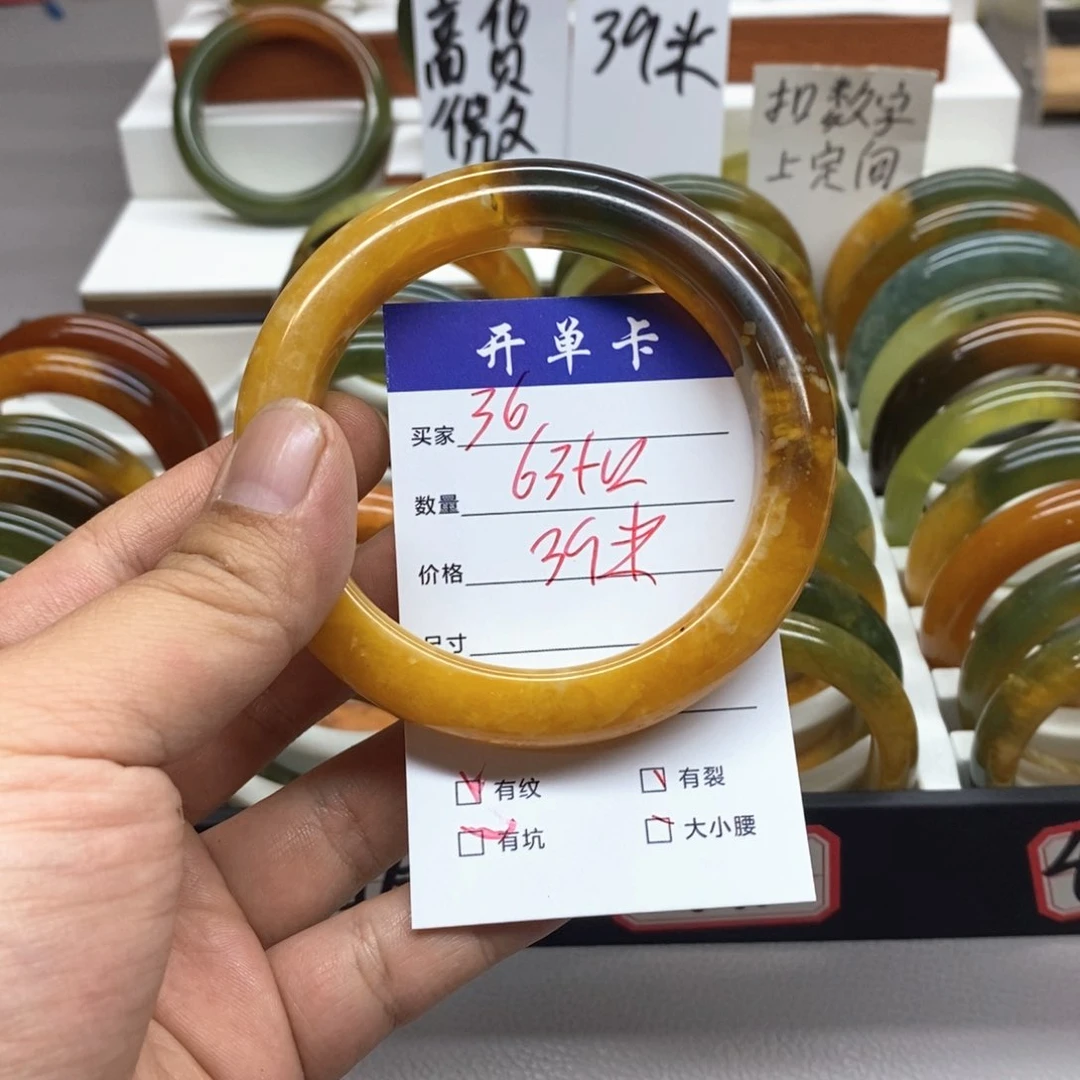 逃***&蛇纹石玉未镶嵌手镯