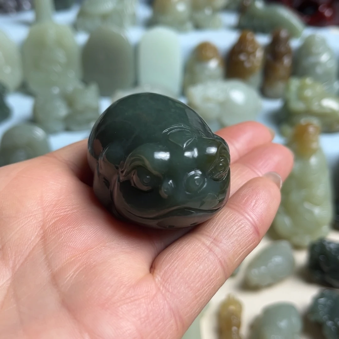 和田玉未镶嵌把件