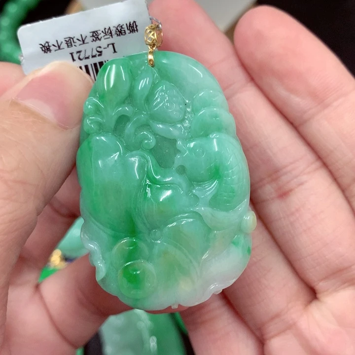 颈饰18K金镶嵌翡翠