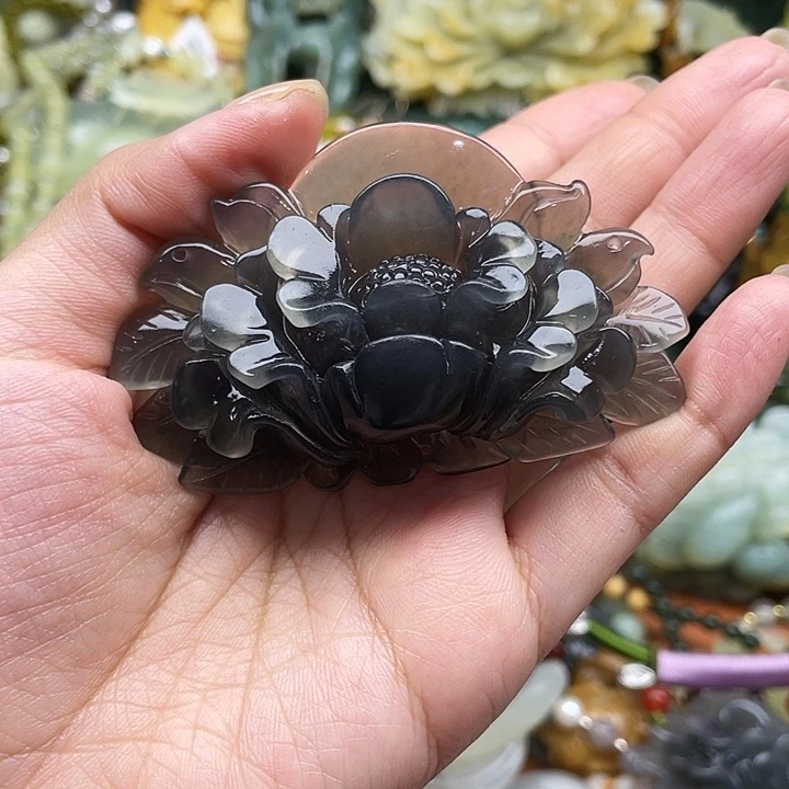 蛇纹石玉吊坠合金七**花