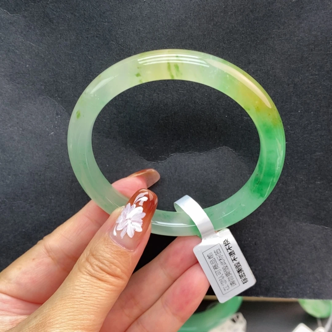 喜***️石英质玉未镶嵌手镯