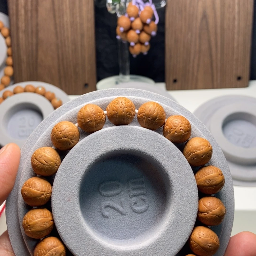 张***天手串凤眼菩提13素串