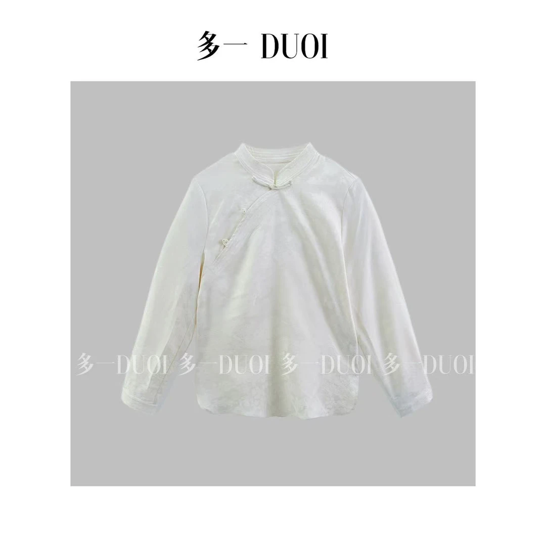 多一“如月”2025早春气质新中式斜领巾复古盘扣提花设计长袖上衣