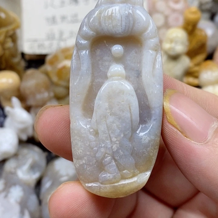颈饰未镶嵌硅化珊瑚（珊瑚玉）有瑕