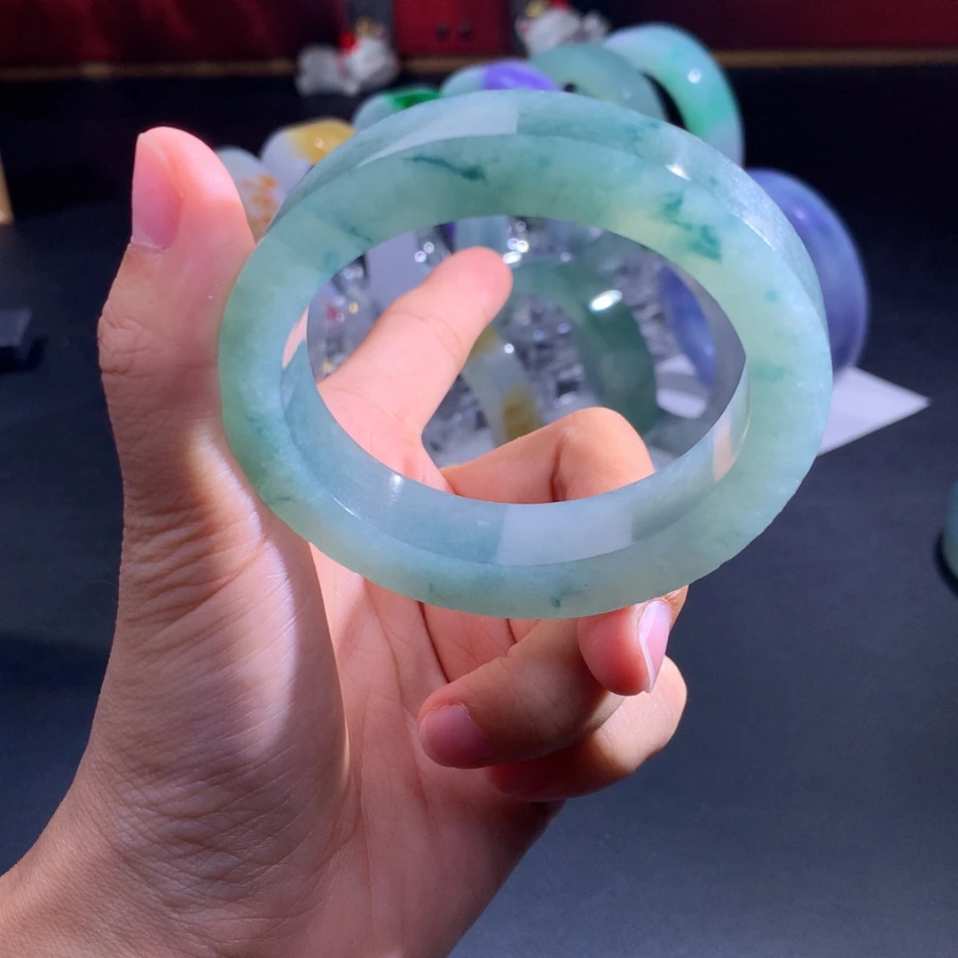 定制翡翠未镶嵌翡翠手镯
