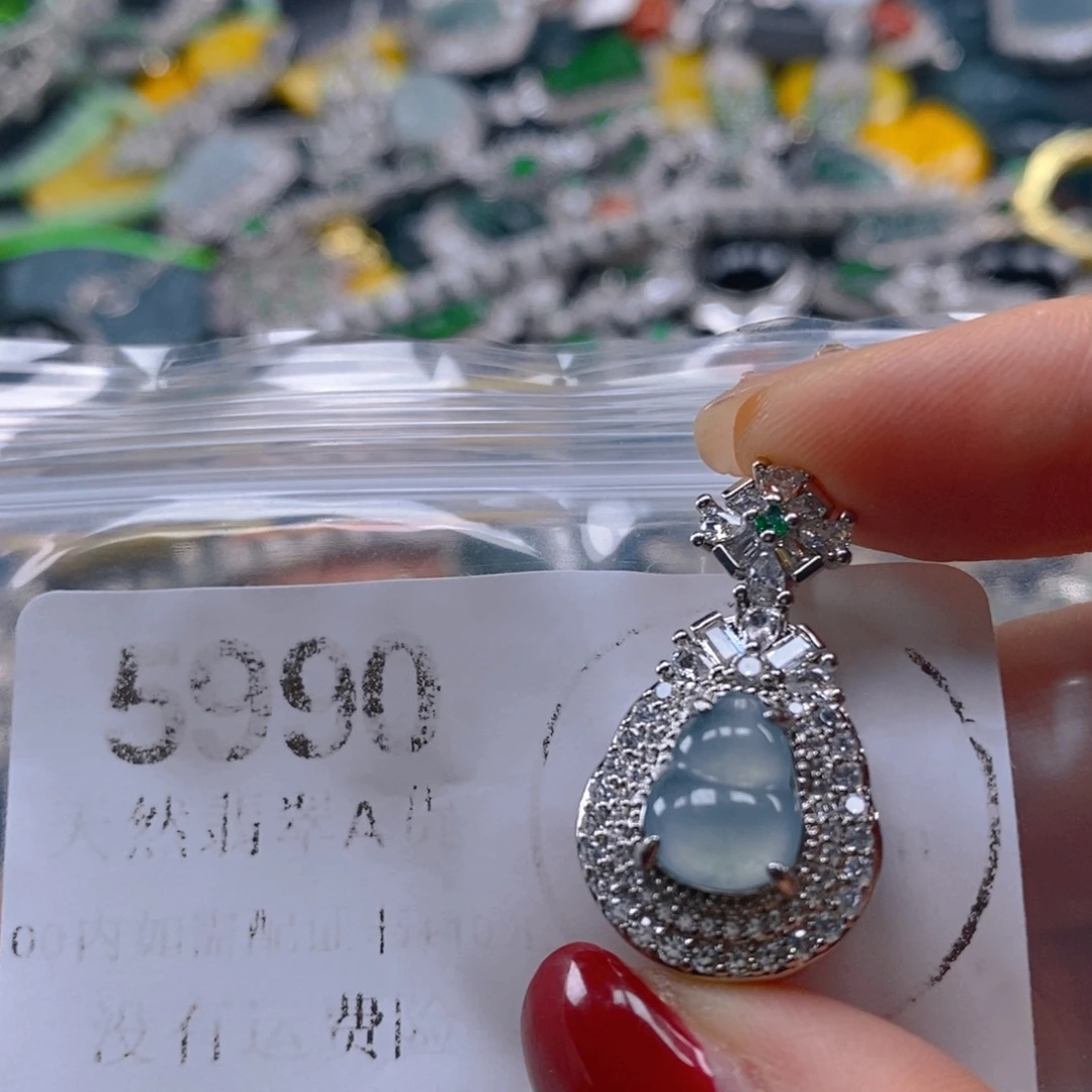 吊坠(不含链)未镶嵌翡翠