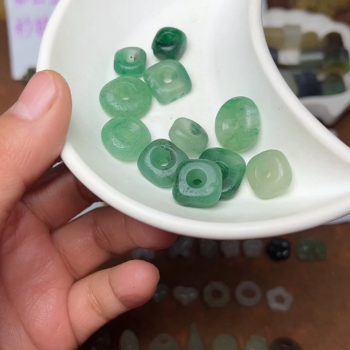 和田玉未镶嵌珠宝半成品拍一随机发2颗